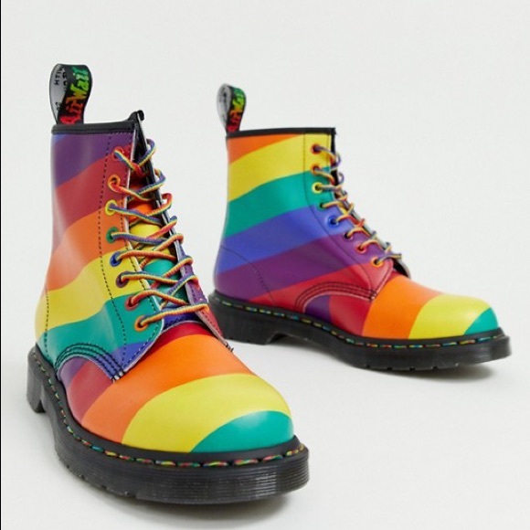 🌈Dr Martens 1460 Pride Unisex Boots in Rainbow - Picture 3 of 5